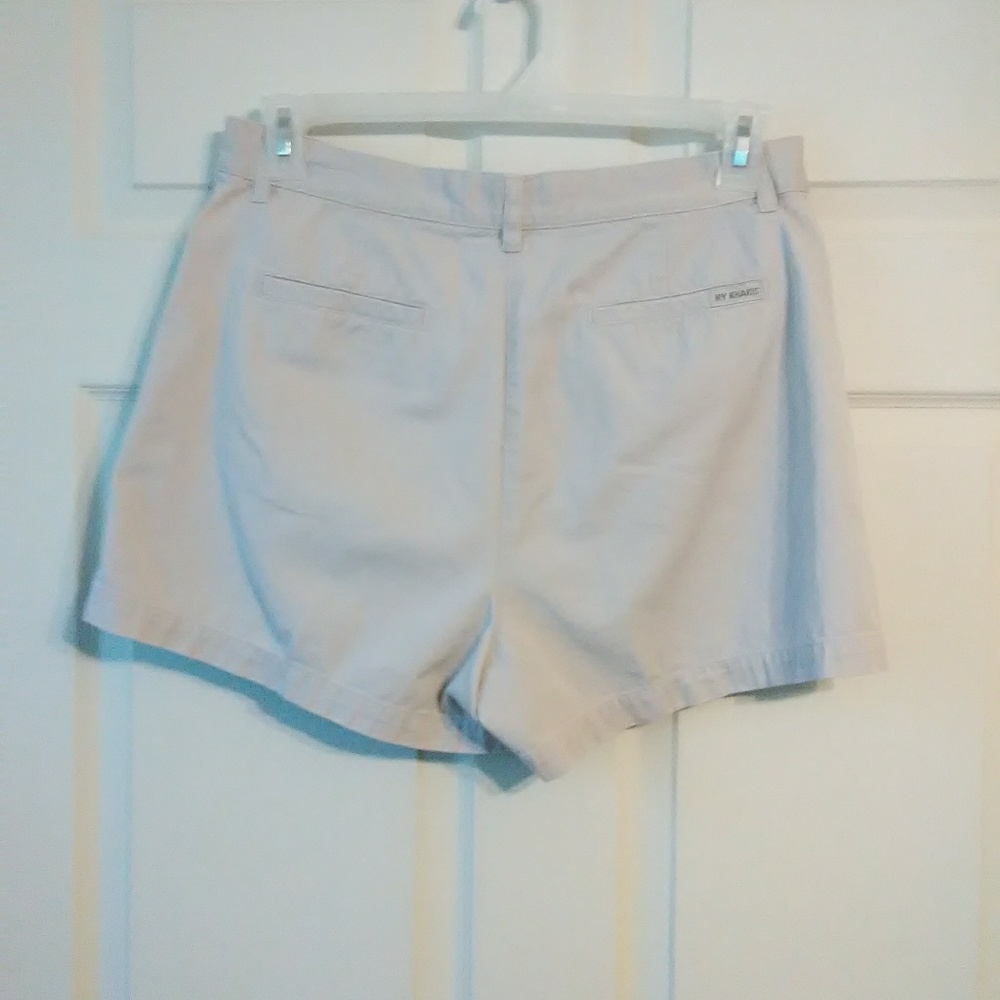 NY Khaki shorts - Picture 2 of 5